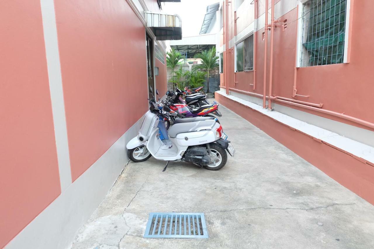 阿尔姆大厦公寓 曼谷 外观 照片